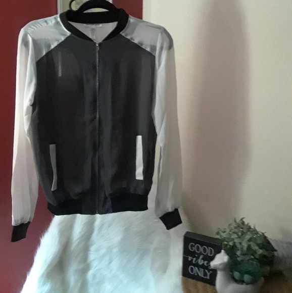 Lightweight Bomber Jacket - NWOT- Smoke Free Home - Picture 1 of 1
